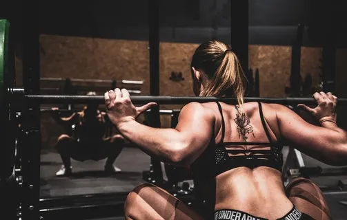 健身锻炼人物女性背景海报素材图片