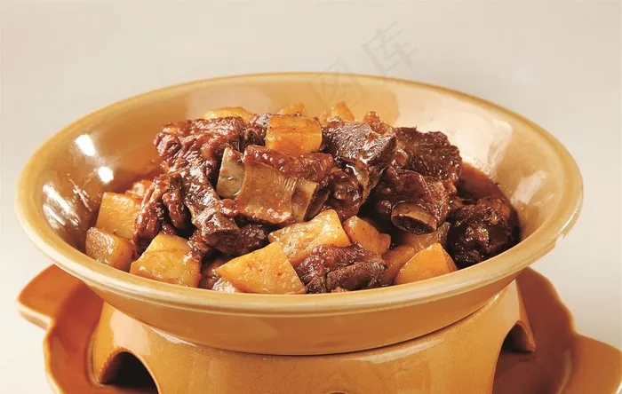 土豆焖排骨图片