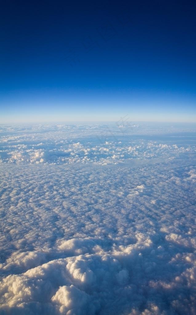 蓝色的天空图片