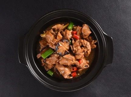 黄焖鸡图片 黄焖鸡图片