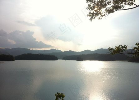 
                    丘北 摆龙湖 红旗水库图片
            