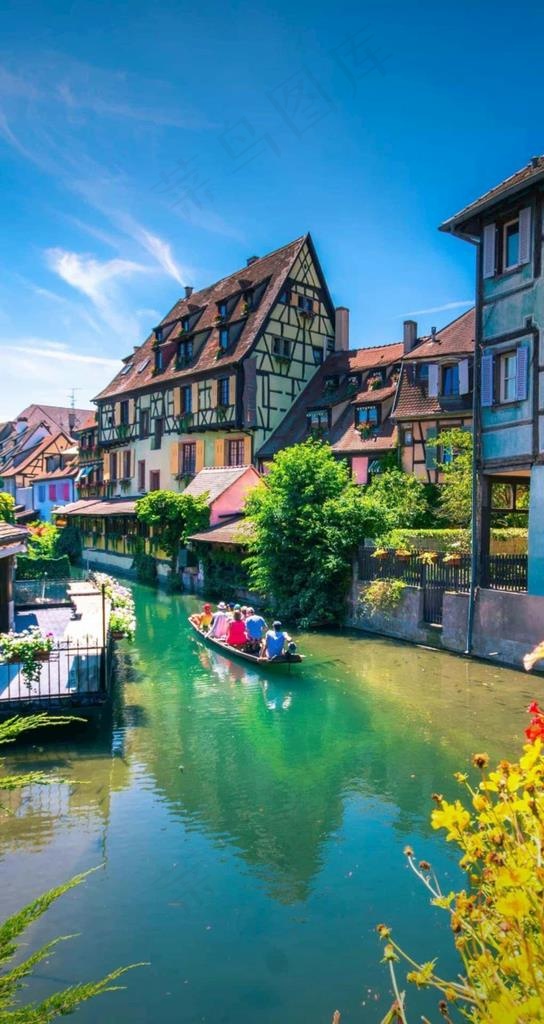 五彩斑斓的小镇图片