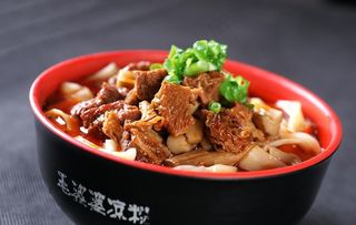 牛肉刀削面图片