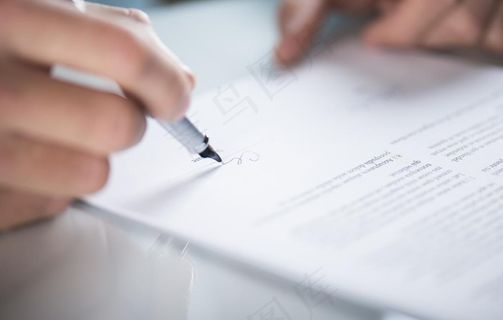 手握钢笔写字背景图图片