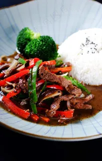 彩椒香菇黑椒牛柳饭图片 彩椒香菇黑椒牛柳饭图片