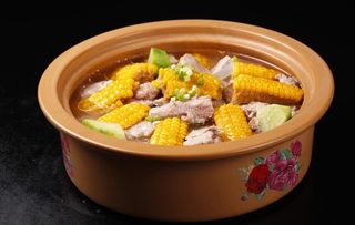排骨炖玉米汤图片