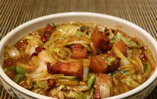 白菜烧红烧肉图片