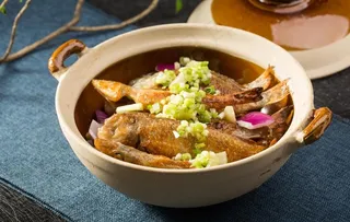 杂鱼煲图片