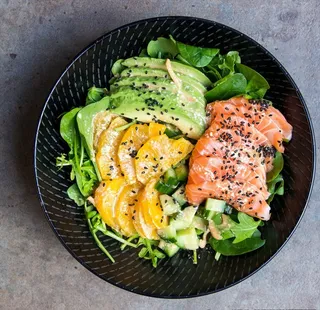 三文鱼牛油果沙拉图片