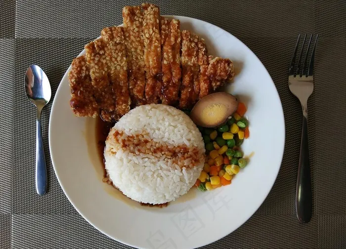 雪花照烧鸡排饭图片