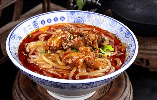 牛肉酸辣粉图片 牛肉酸辣粉图片
