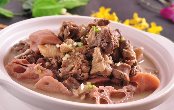 腊鸭焖藕图片