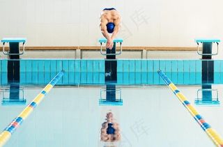 游泳运动员图片