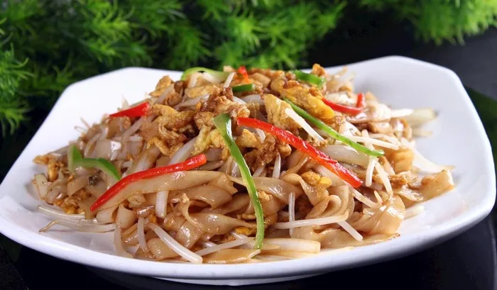 鸡蛋炒河粉图片