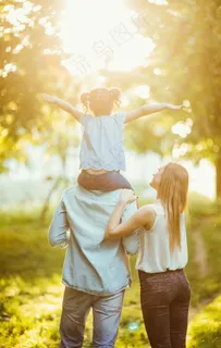 温馨的一家人图片