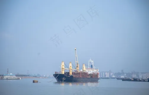 江边 张家港 船舶图片