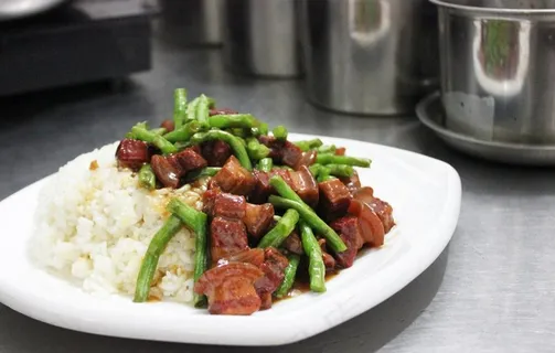 长豆角红烧肉盖饭图片 长豆角红烧肉盖饭图片