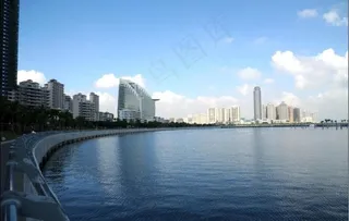 蓝天白云海水图片