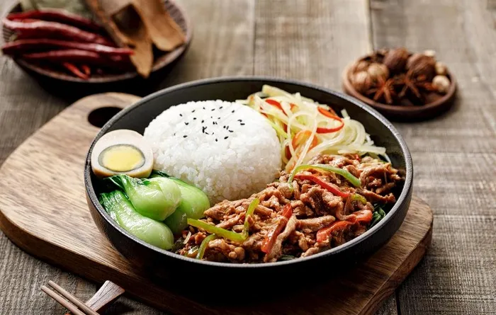 鱼香肉丝饭图片 鱼香肉丝饭图片