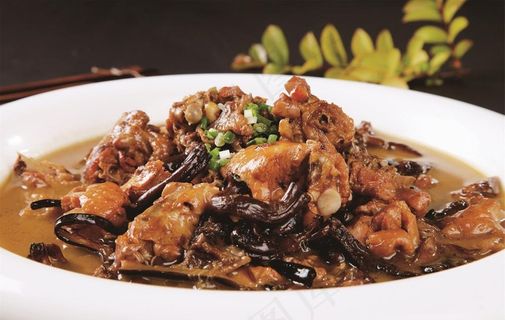 小鸡炖蘑菇图片 小鸡炖蘑菇图片