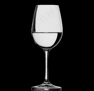 透明红酒杯图片
