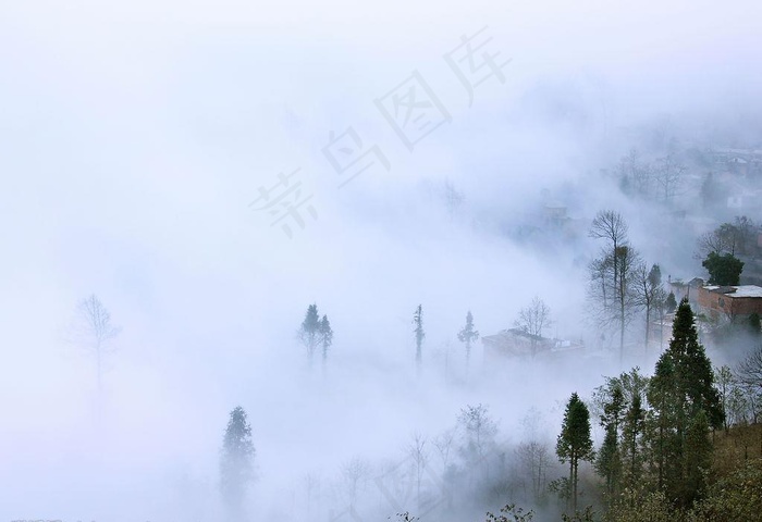 云雾弥漫图片