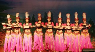 新疆美女舞蹈图片