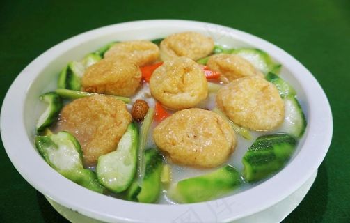 胜瓜什菇鱼腐煲图片