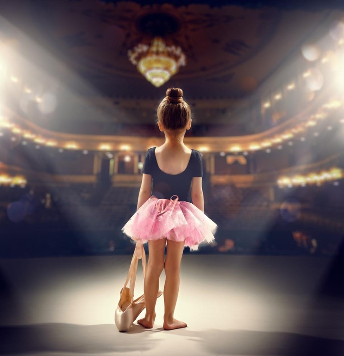 小女孩舞蹈比赛图片