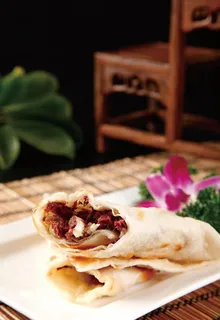 大饼卷驴肉图片