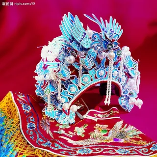 喜庆节日  凤冠霞帔 AAA图片