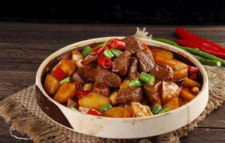 土豆炖牛肉图片