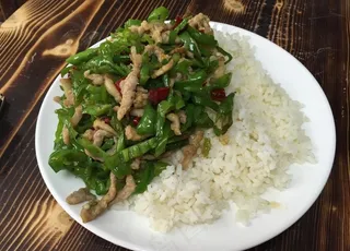 青椒肉丝盖饭图片