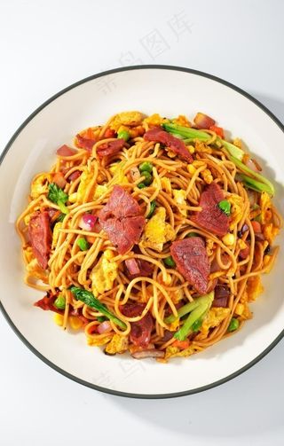 五香牛肉炒面图片