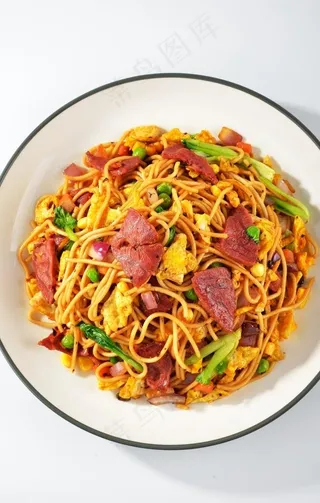 五香牛肉炒面图片