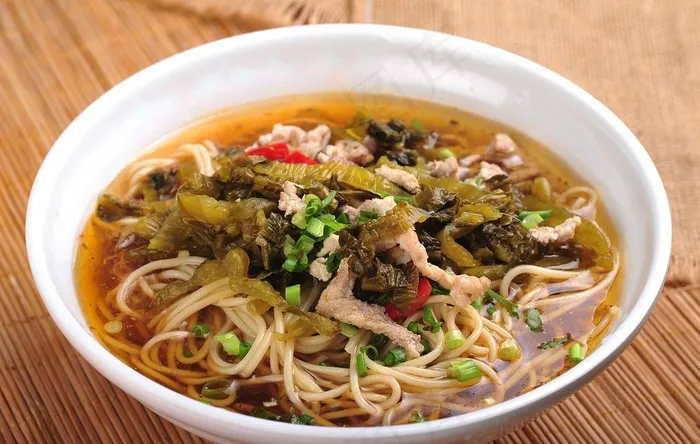 酸菜里脊面图片