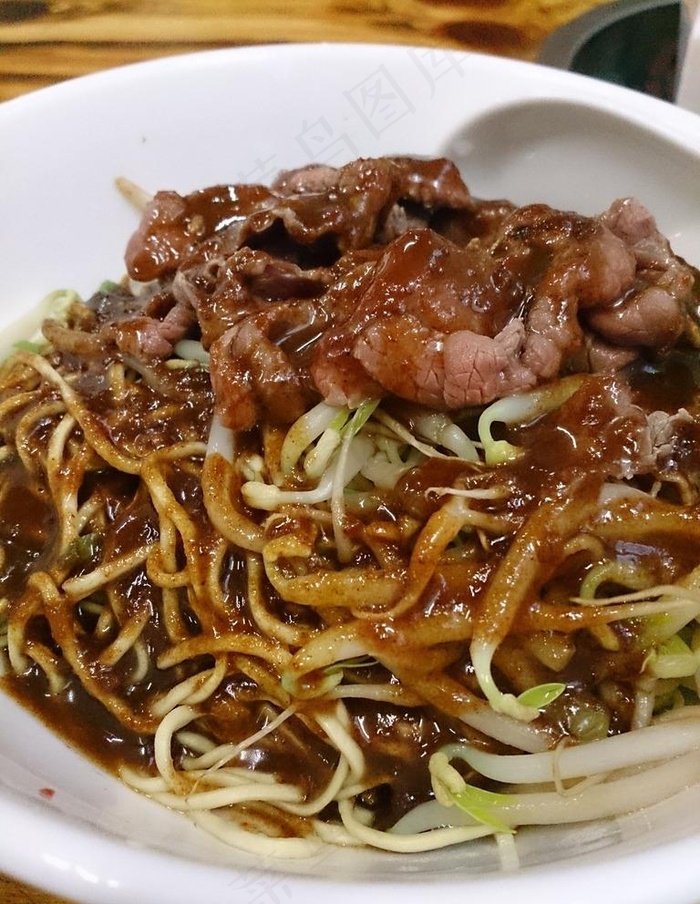 牛肉干拌面图片