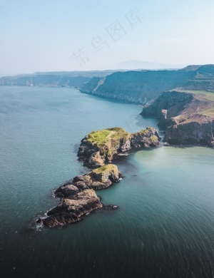 海边山地图片