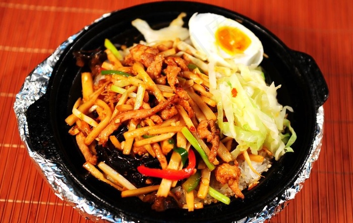 煲仔饭图片