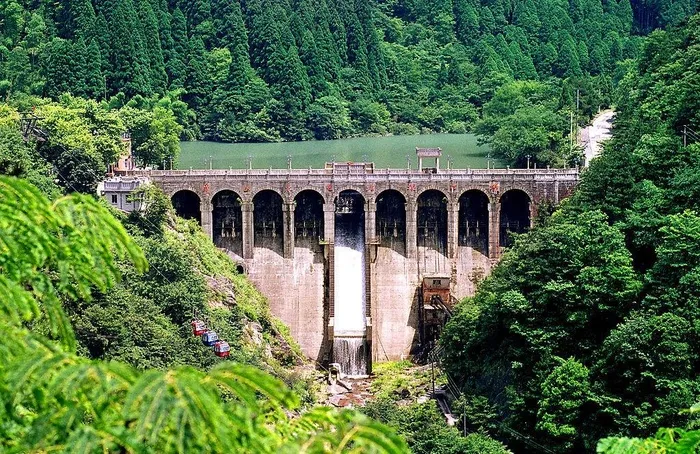 庐山电站大坝图片