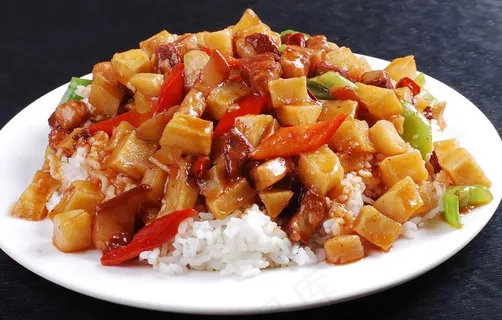 土豆烧肉盖饭图片 土豆烧肉盖饭图片