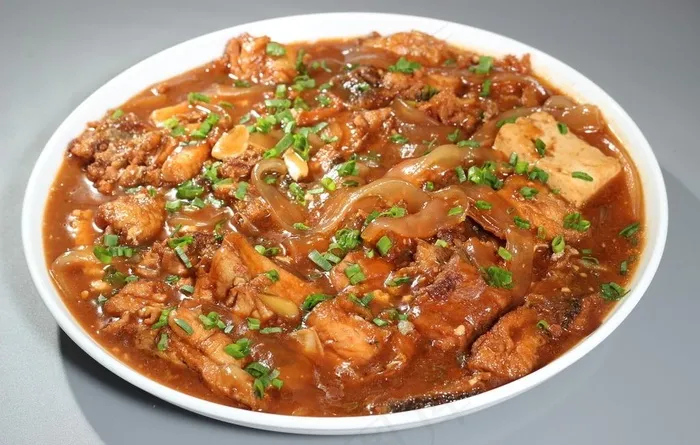 胖鱼尾炖豆腐图片
