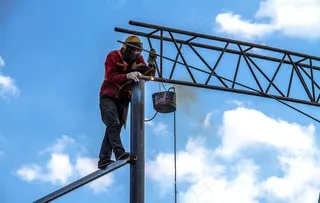 高空焊接作业图片