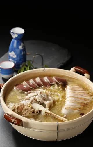 东北砂锅酸菜图片