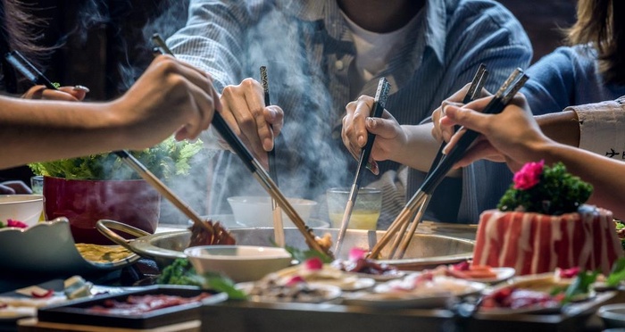 火锅聚餐图片