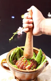 擂辣椒扣肉夹饼图片 擂辣椒扣肉夹饼图片