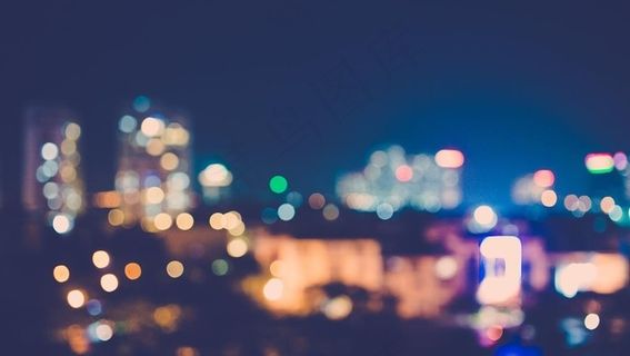 温暖模糊的夜景城图片
