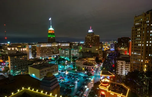 繁华城市夜景图片