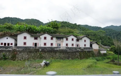 山村人家图片