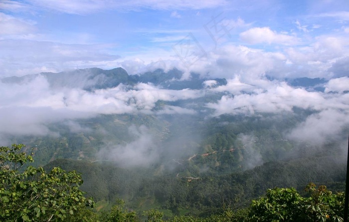 云绕山间 越南边境图片